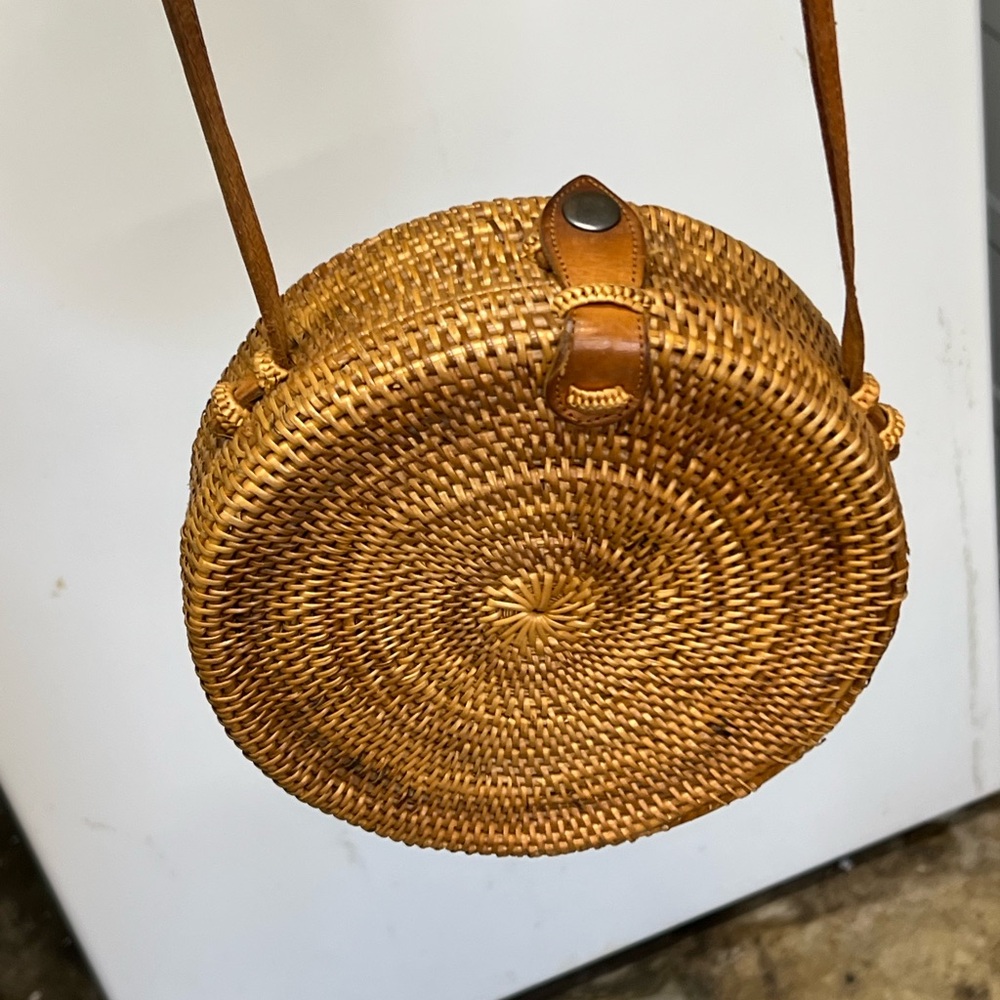 ❤️Elegant Woven Brown Crossbody Bag
Mint condition